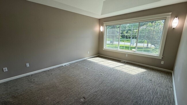 Building Photo - West Side 3 Bed/2.5 Bath Townhouse Condo. Available NOW!