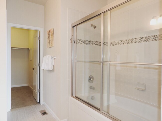 Building Photo - Central Park Town Home for Rent!