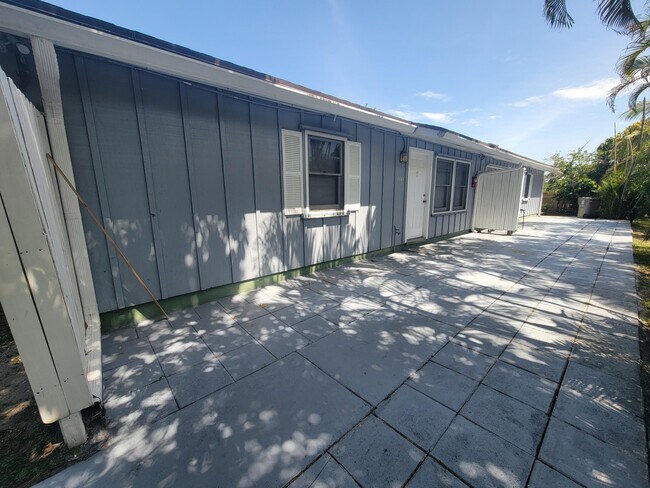 Building Photo - 9285 Green Meadows Way
