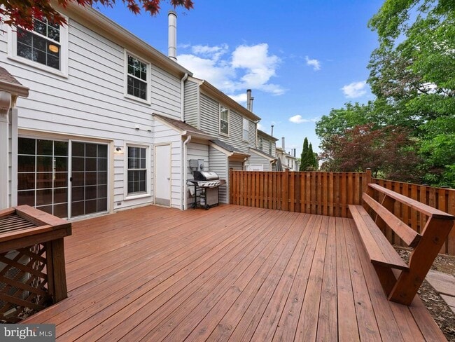 Building Photo - 7466 Towchester Ct