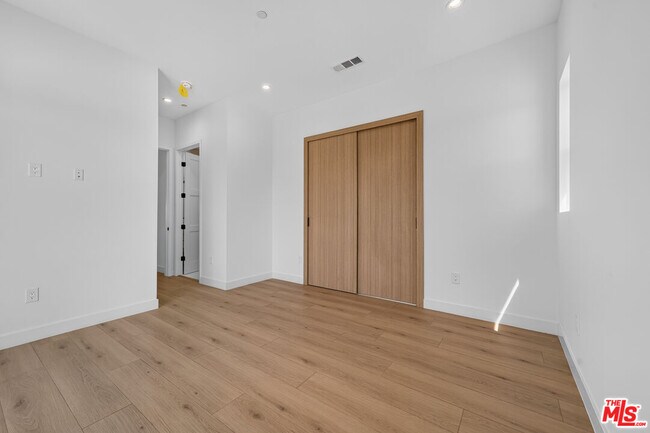 Building Photo - 150 N Carondelet St