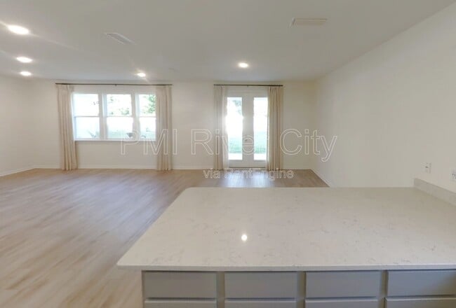 Building Photo - 227 Boulder Ln