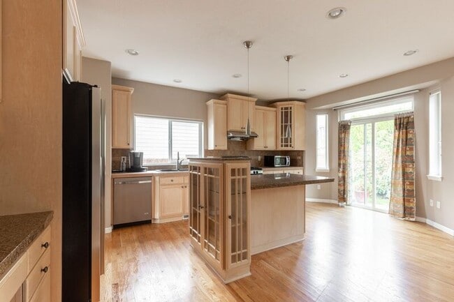 Building Photo - 11528 SE Verns Way