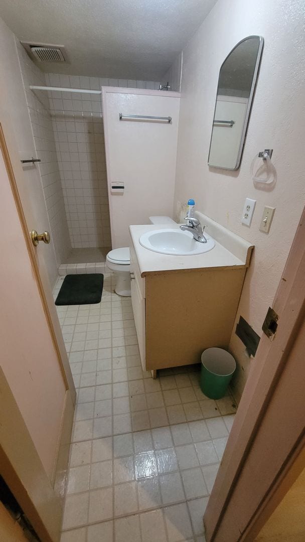 Building Photo - Charming 3-Bedroom 2-Bath with Mountain Vi...