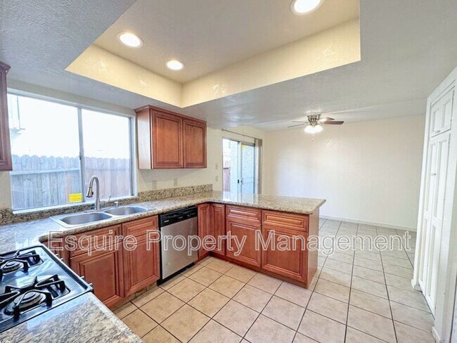 Building Photo - 122 E Ventura St