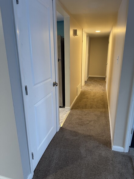 Building Photo - 235 Argus Dr