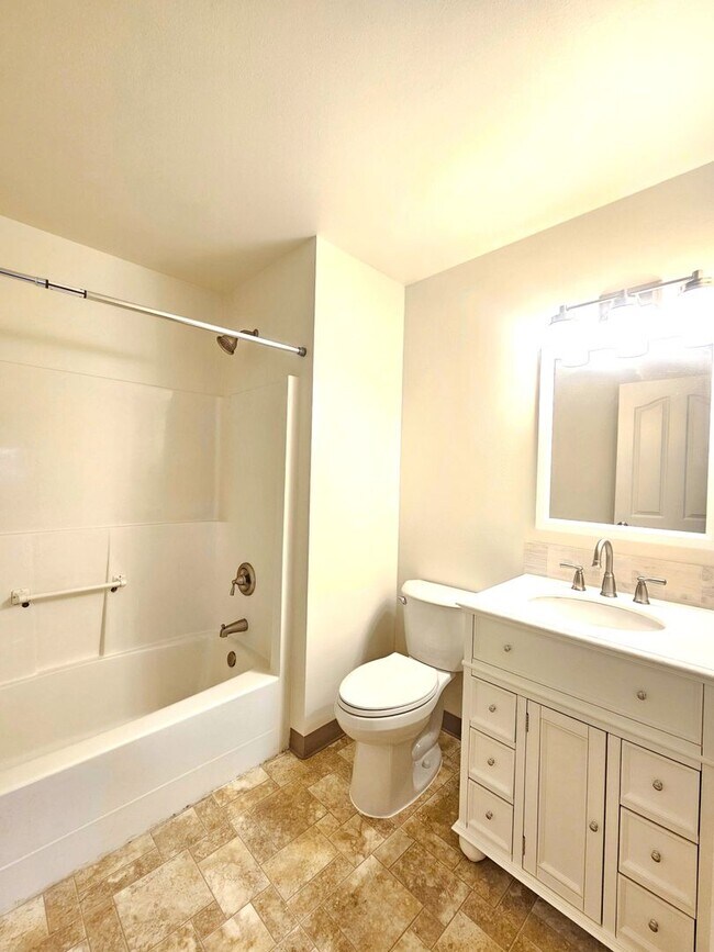 Building Photo - 12205 N Freya St