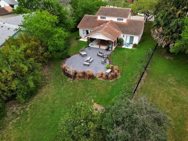 Building Photo - 14 53rd St SE