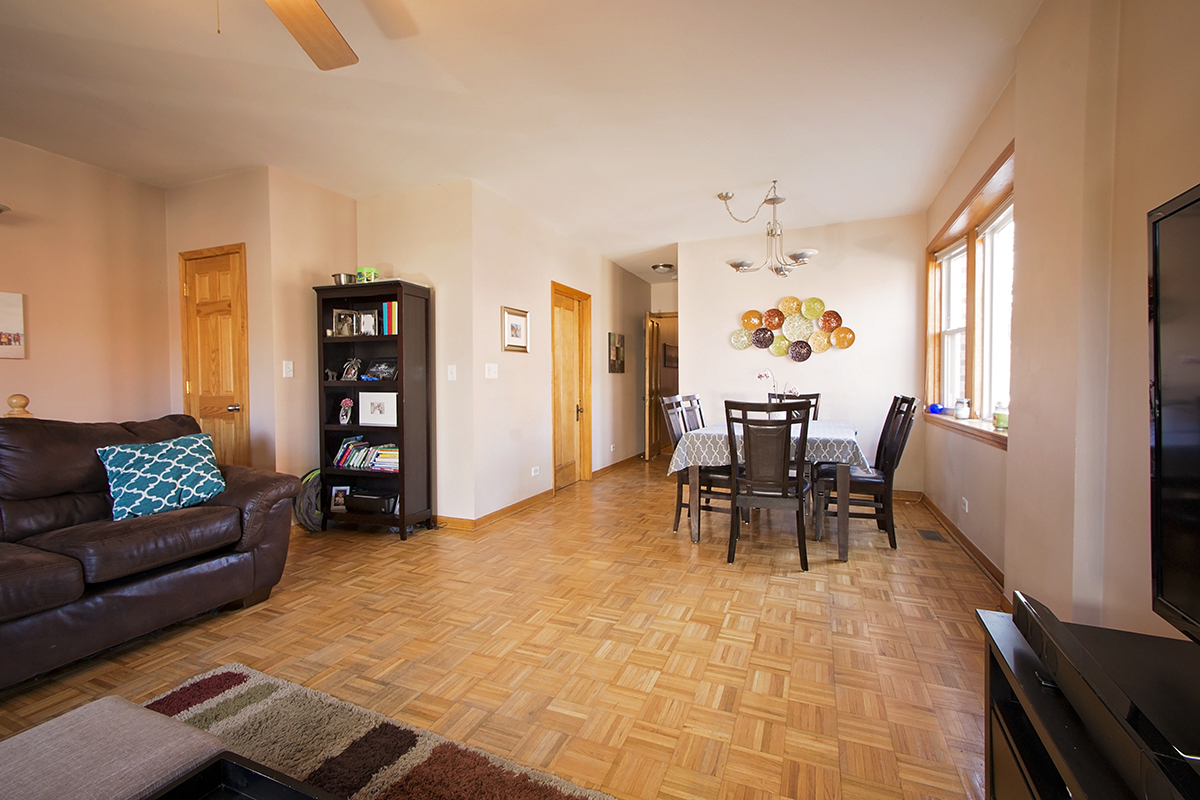 Living/dining room - 3358 N Monticello Ave