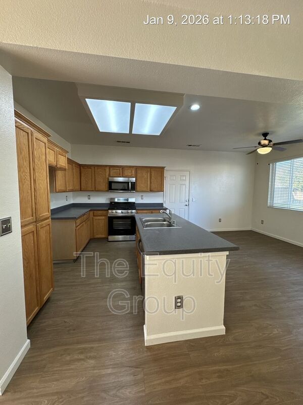 Building Photo - 816 W Loyola Ave