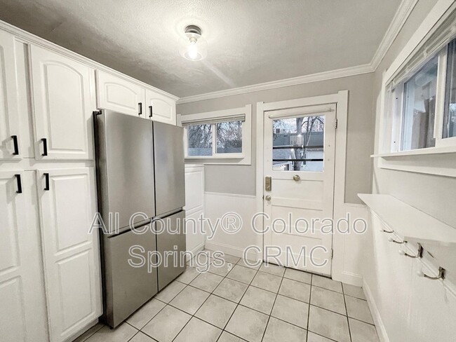 Building Photo - 2003 N El Paso St