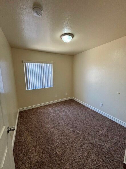 Building Photo - 318 E 105th St