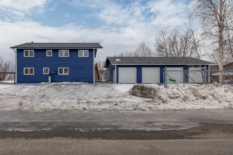 Building Photo - 530 S Lake St