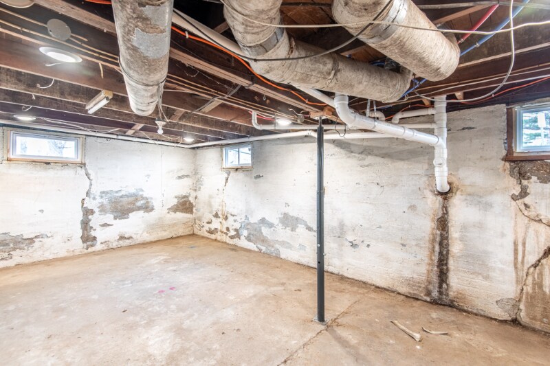 Building Photo - 601 Riverview Dr