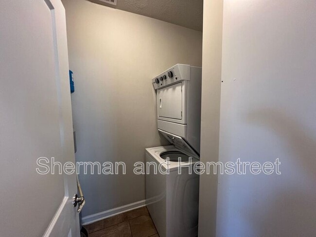 Building Photo - 734 Tarvin Cir