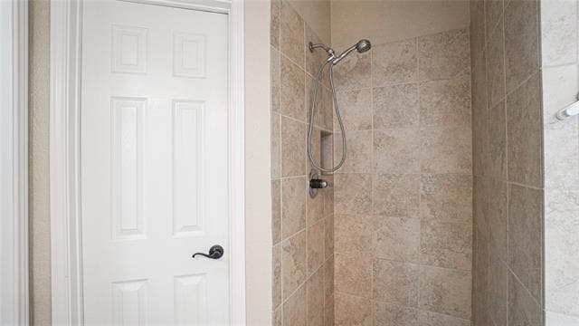 Building Photo - 2060 Garden Crest Dr