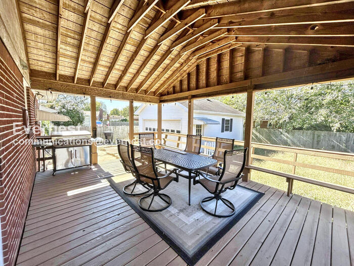 Building Photo - 809 Raymond Ct