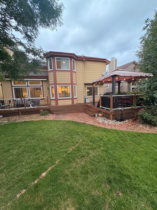 Building Photo - Beautiful Single Family Living In South Su...