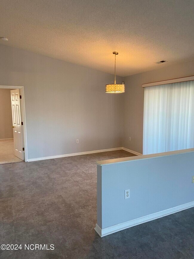 Building Photo - 4158 Breezewood Dr