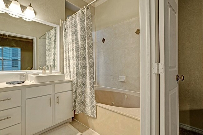 Building Photo - 9010 N FM 620