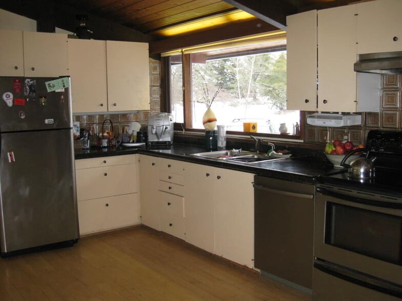 Building Photo - 27 Spruce Ln