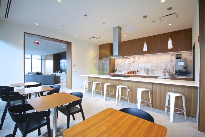 Building Photo - 359 W Chestnut St