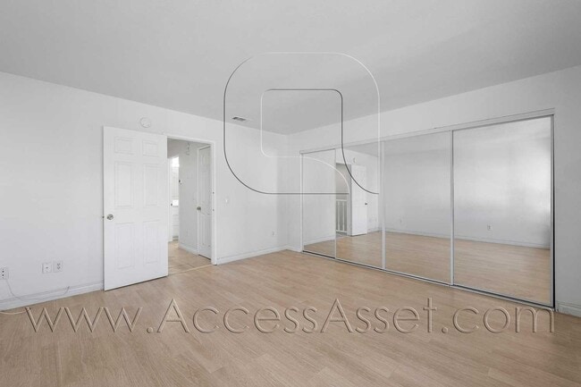 Building Photo - Spacious 2 Bed/2 Bath Home with Private Pa...