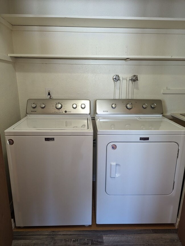 Building Photo - Beautiful 3 bedroom Orofino House