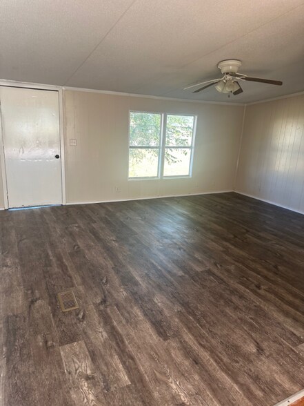 Building Photo - 460 Lorena Meadows Dr