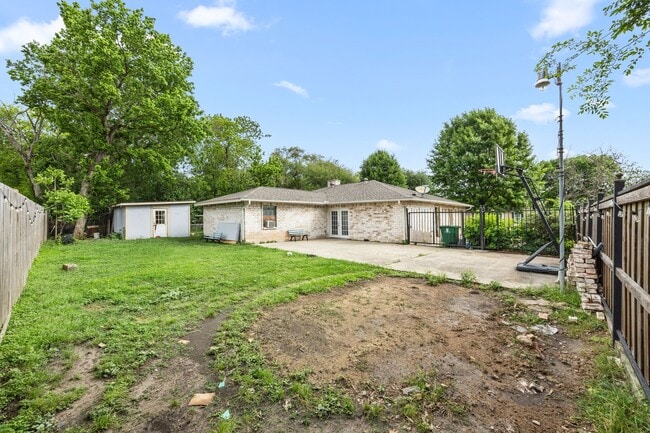 Building Photo - 15303 Tonya Dr