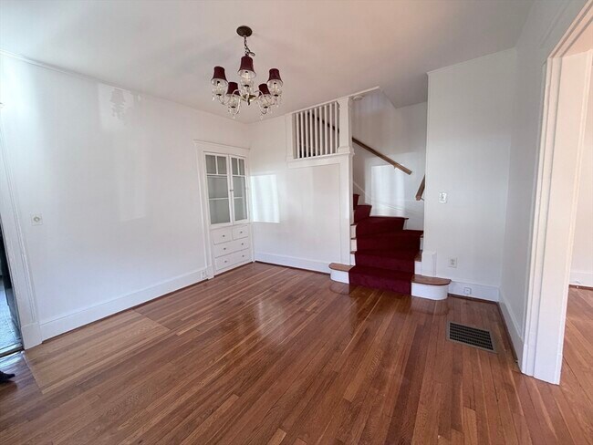 Building Photo - 9 Hollis St