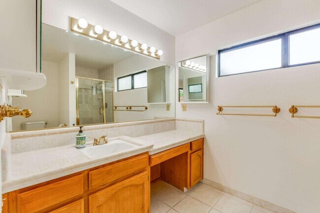 Building Photo - 431 Paul Dr