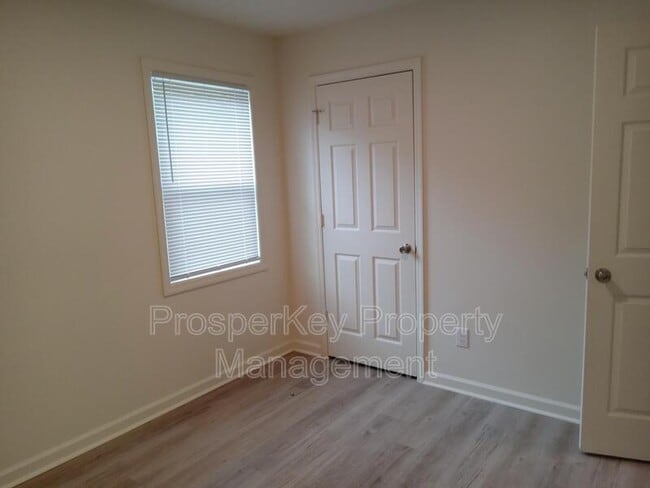 Building Photo - 11 Hidden Valley Ct