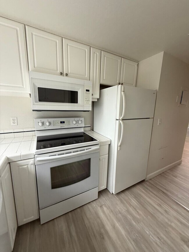 Building Photo - Beautiful Hayden Bay Condo with Mount Hood, River and Marina Views!