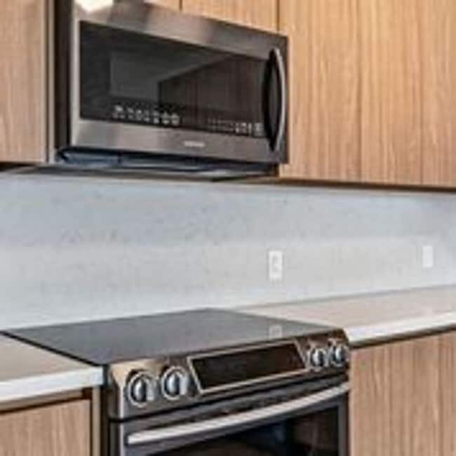 Building Photo - Penthouse 1-bedroom with 2-Parking!