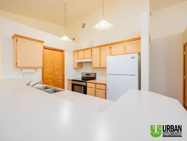 Building Photo - Spacious 2 Bed, 2 Bath Duplex with Large Fenced Yard in Spokane Valley