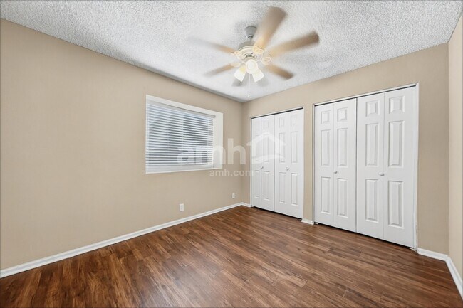 Building Photo - 5553 W Shangri-la Rd