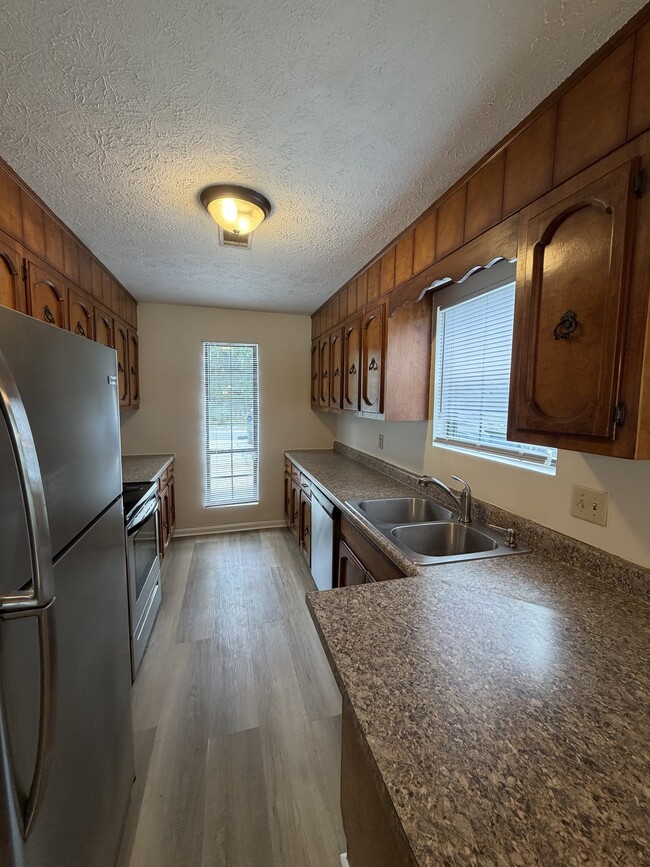 Building Photo - 311 Leisure Lake Dr