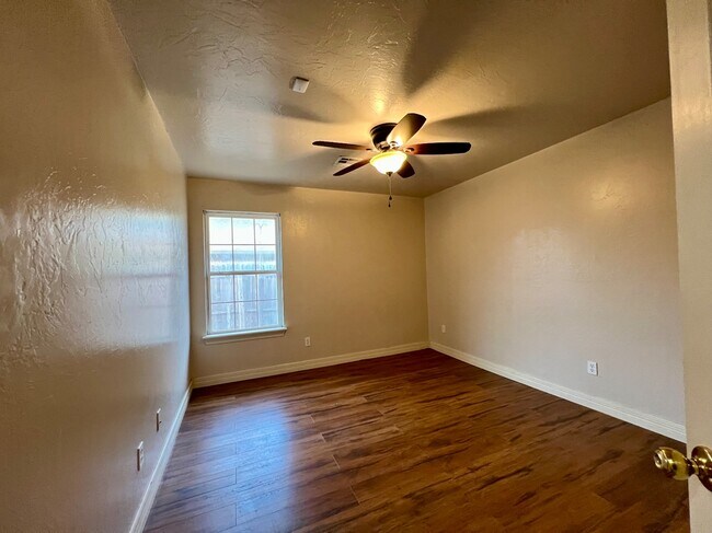 Building Photo - 1604 Dorothy Dr