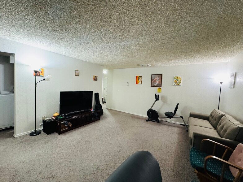 Building Photo - 17106 NE 45th St