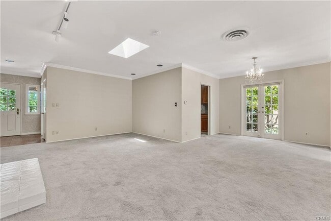 Building Photo - 4020 Vía Picaposte