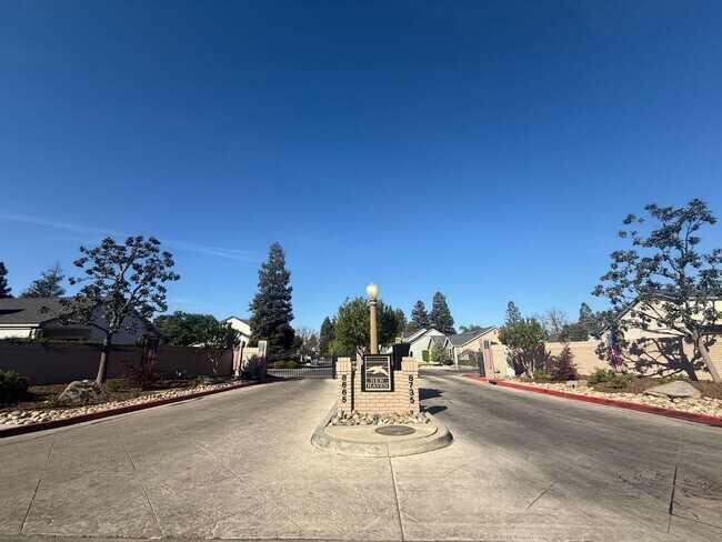 Building Photo - 2 bedroom, 2-bathroom home plus den/office in Fresno, CA!