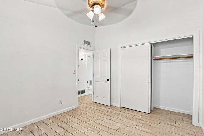 Building Photo - 204 Cutlass Dr