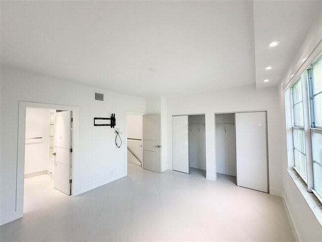 Building Photo - 1549 Barcelona Way