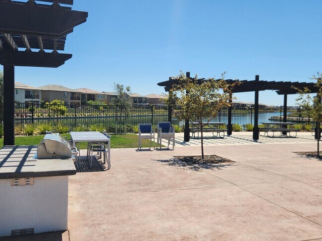 Building Photo - 3901 Watermist Way
