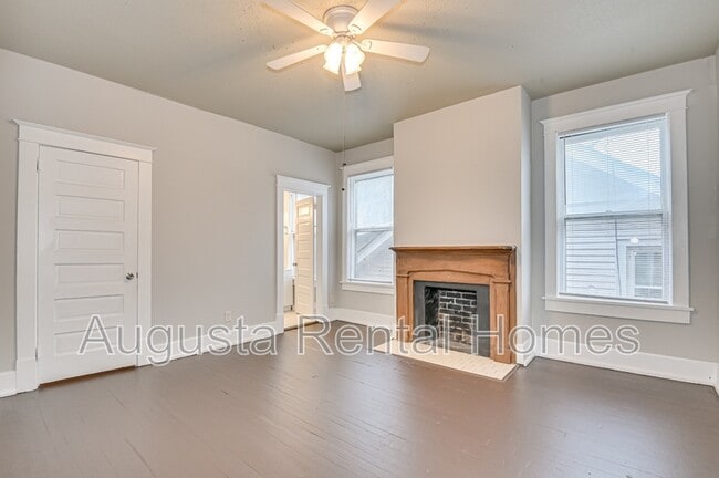 Building Photo - 107 4th St