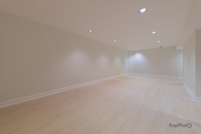 Building Photo - 102 N Waterford Dr