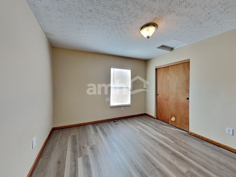 Building Photo - 3939 Eastrise Dr