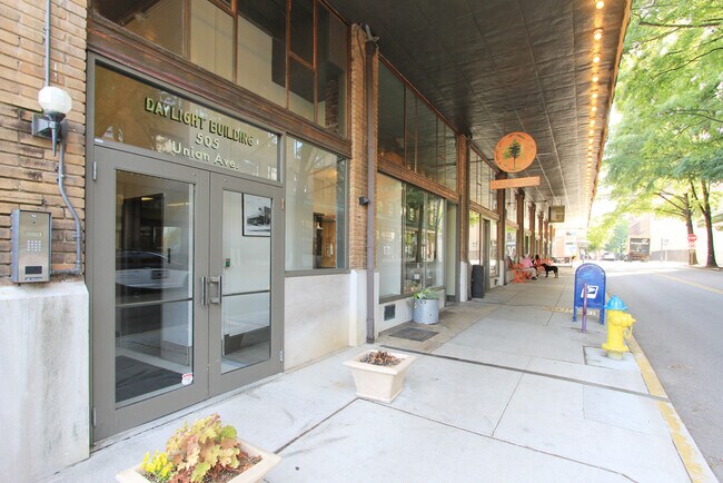 Building Photo - 505 Union Ave