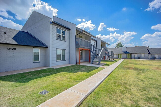 Building Photo - * $300 off April & May Rent *